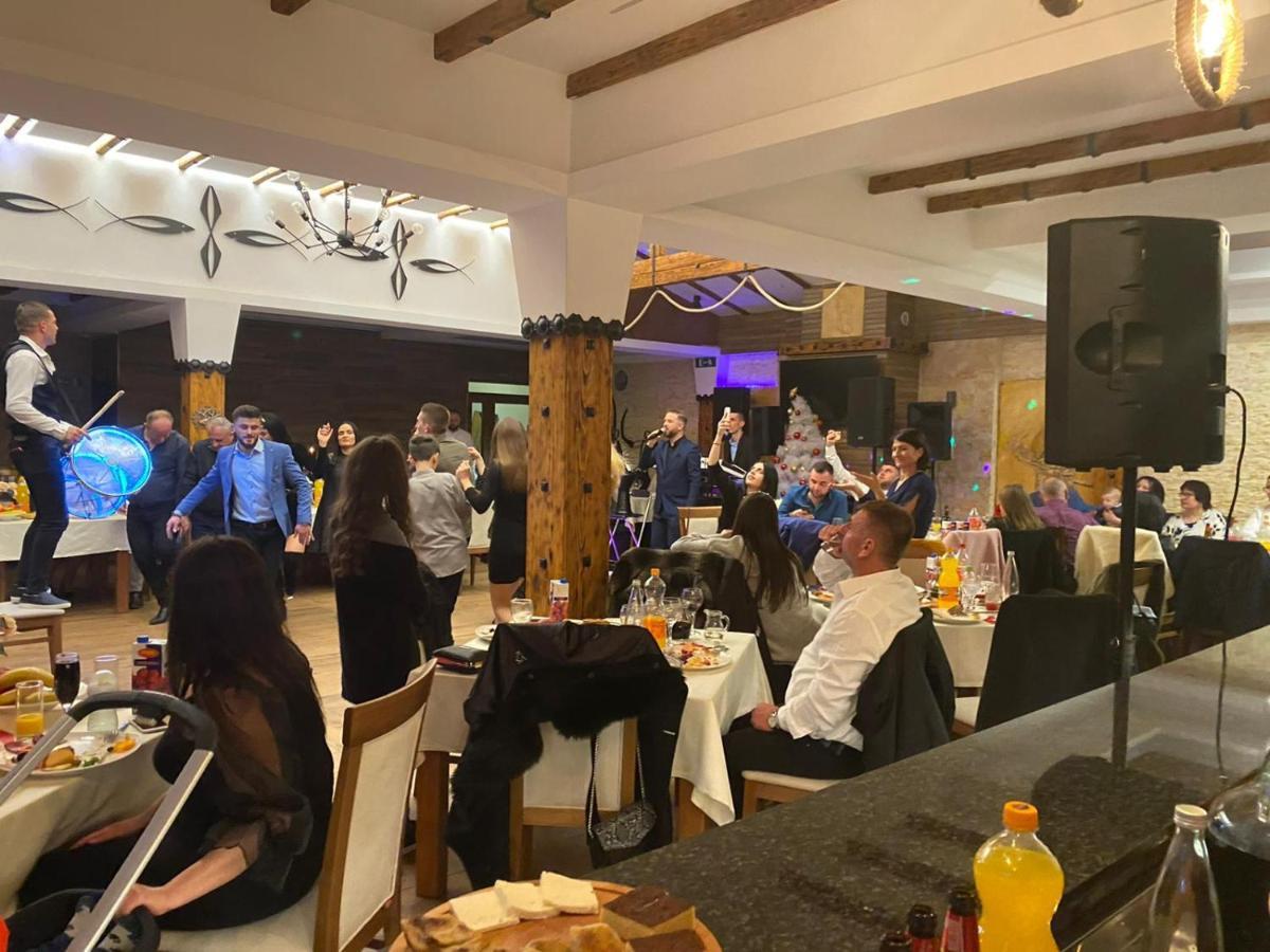Hotel Panorama Rugove Печ Екстериор снимка
