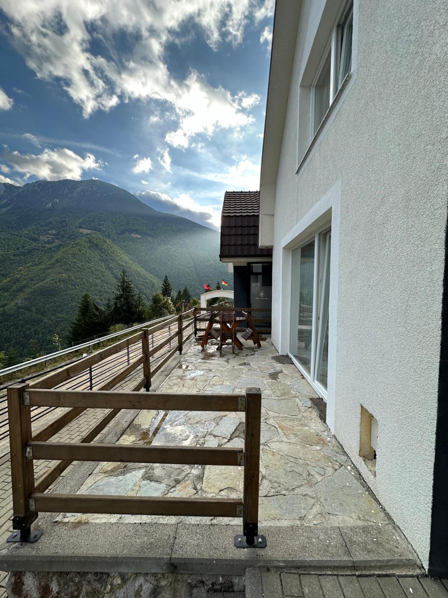 Hotel Panorama Rugove Печ Екстериор снимка