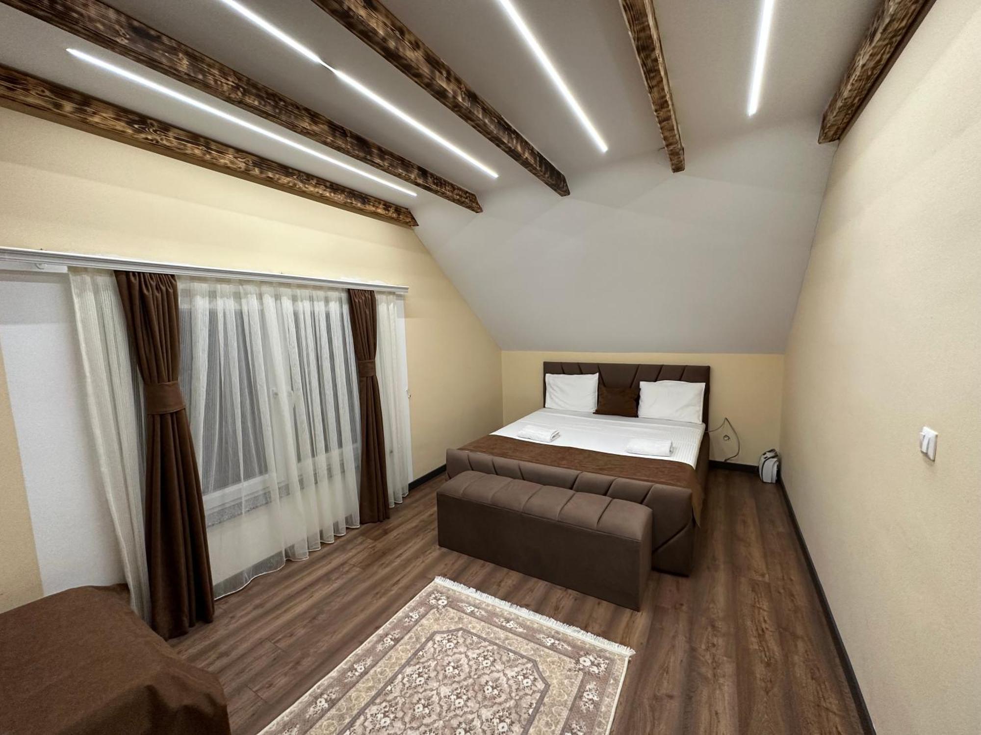 Hotel Panorama Rugove Печ Екстериор снимка