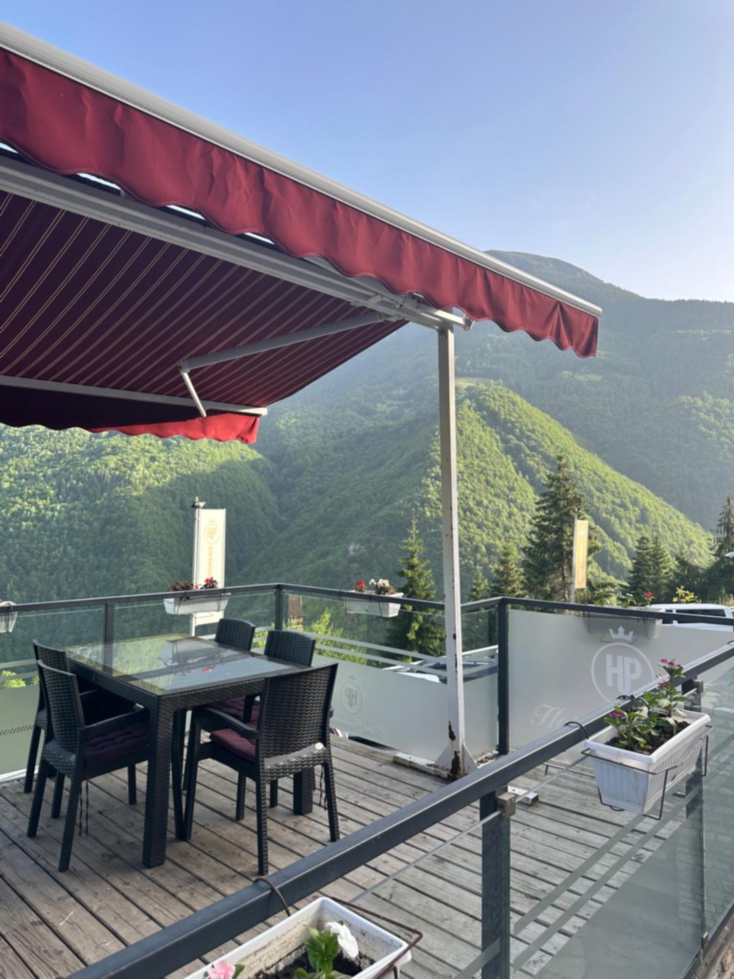 Hotel Panorama Rugove Печ Екстериор снимка