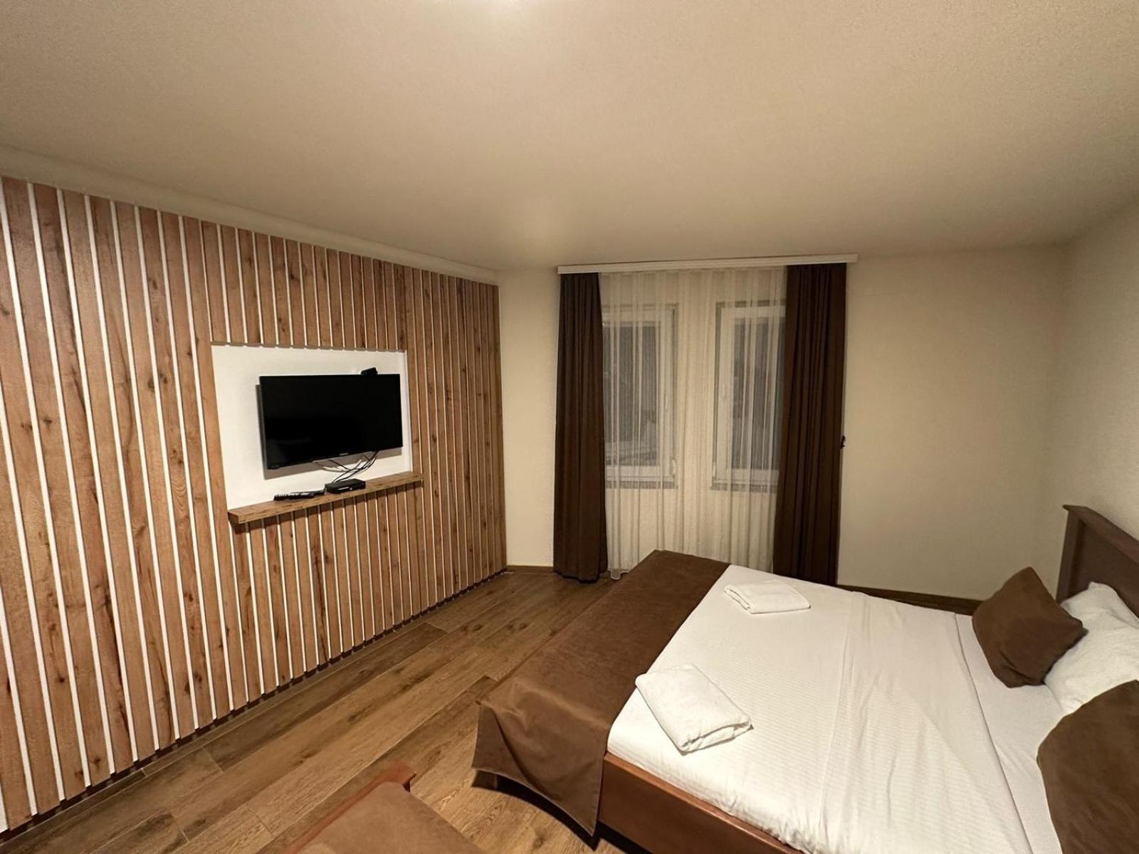 Hotel Panorama Rugove Печ Екстериор снимка