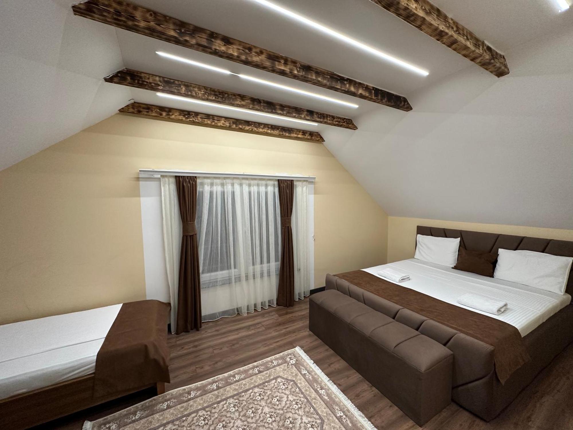 Hotel Panorama Rugove Печ Екстериор снимка