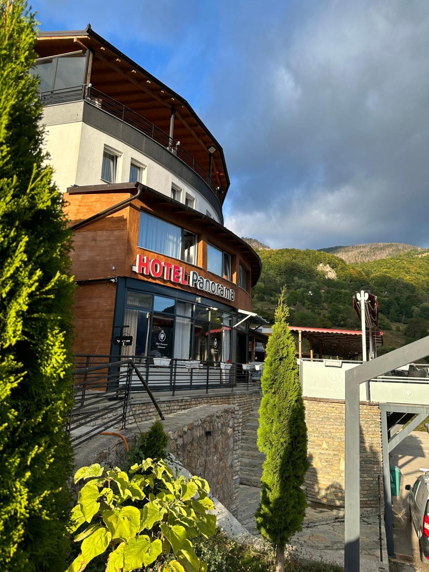 Hotel Panorama Rugove Печ Екстериор снимка