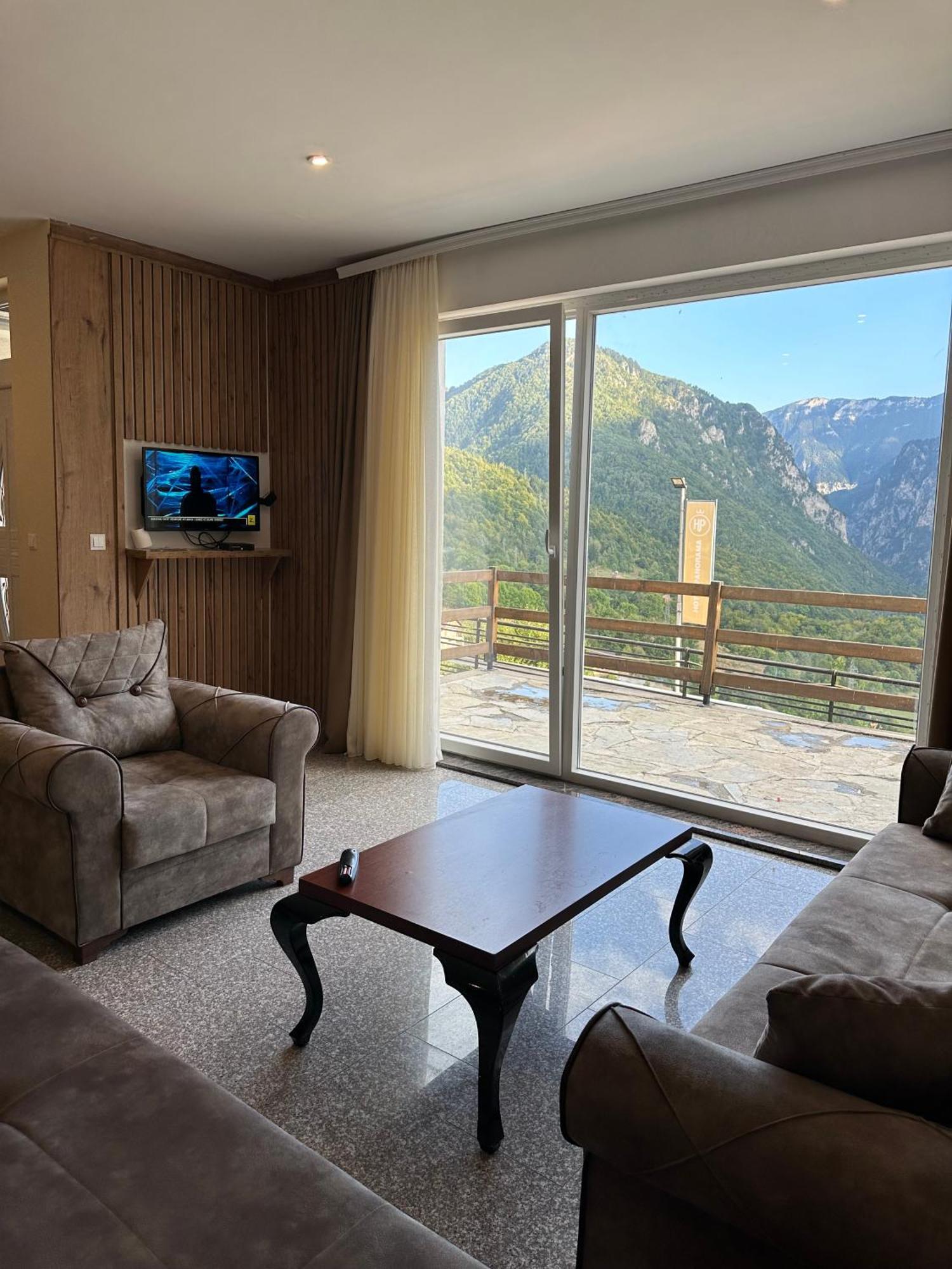 Hotel Panorama Rugove Печ Екстериор снимка