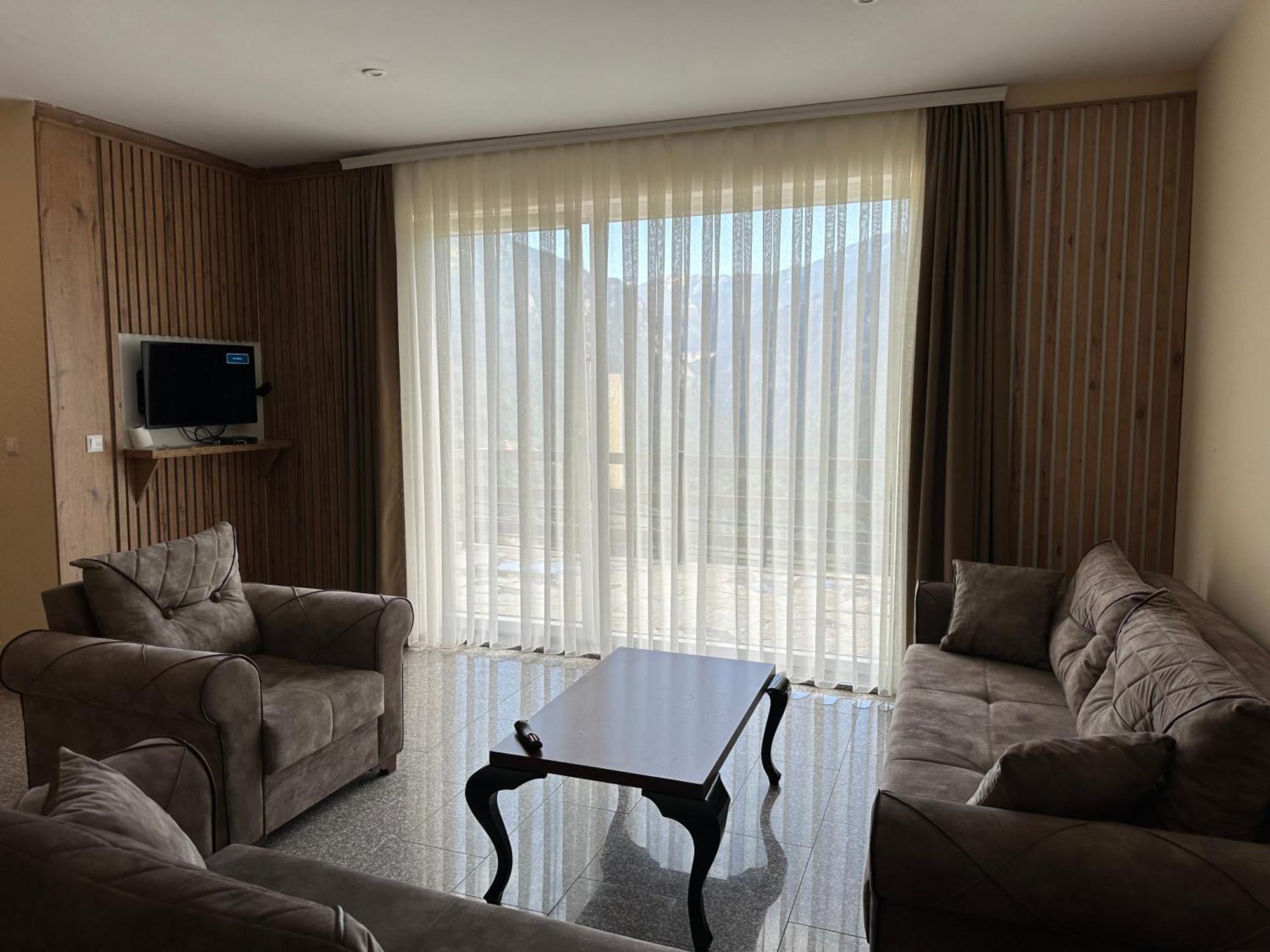 Hotel Panorama Rugove Печ Екстериор снимка