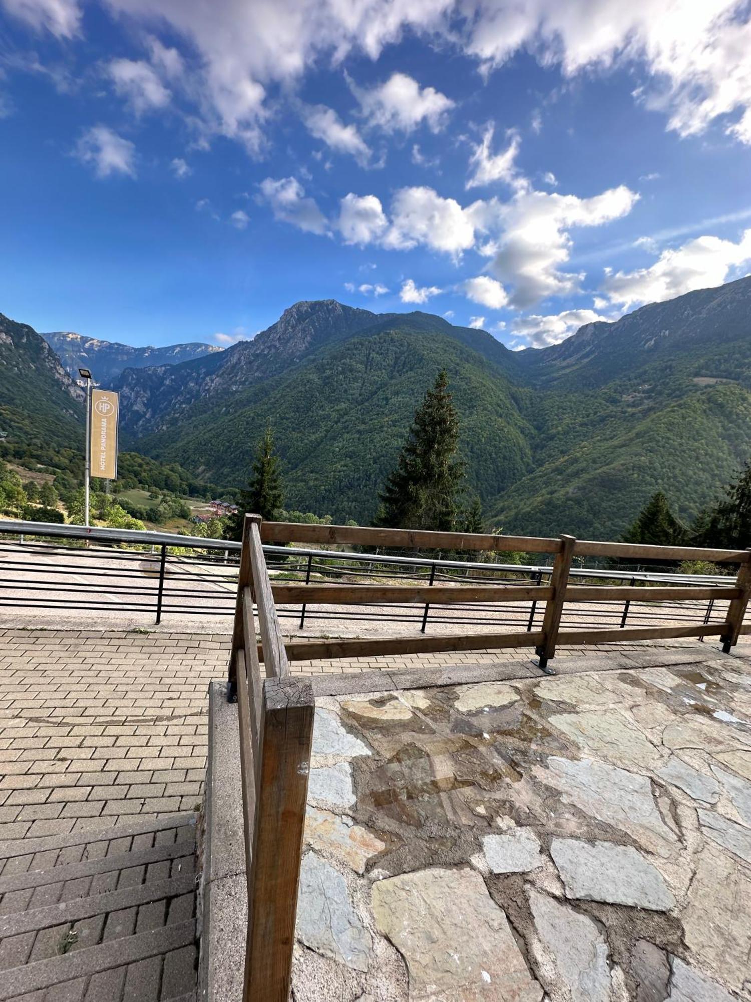 Hotel Panorama Rugove Печ Екстериор снимка