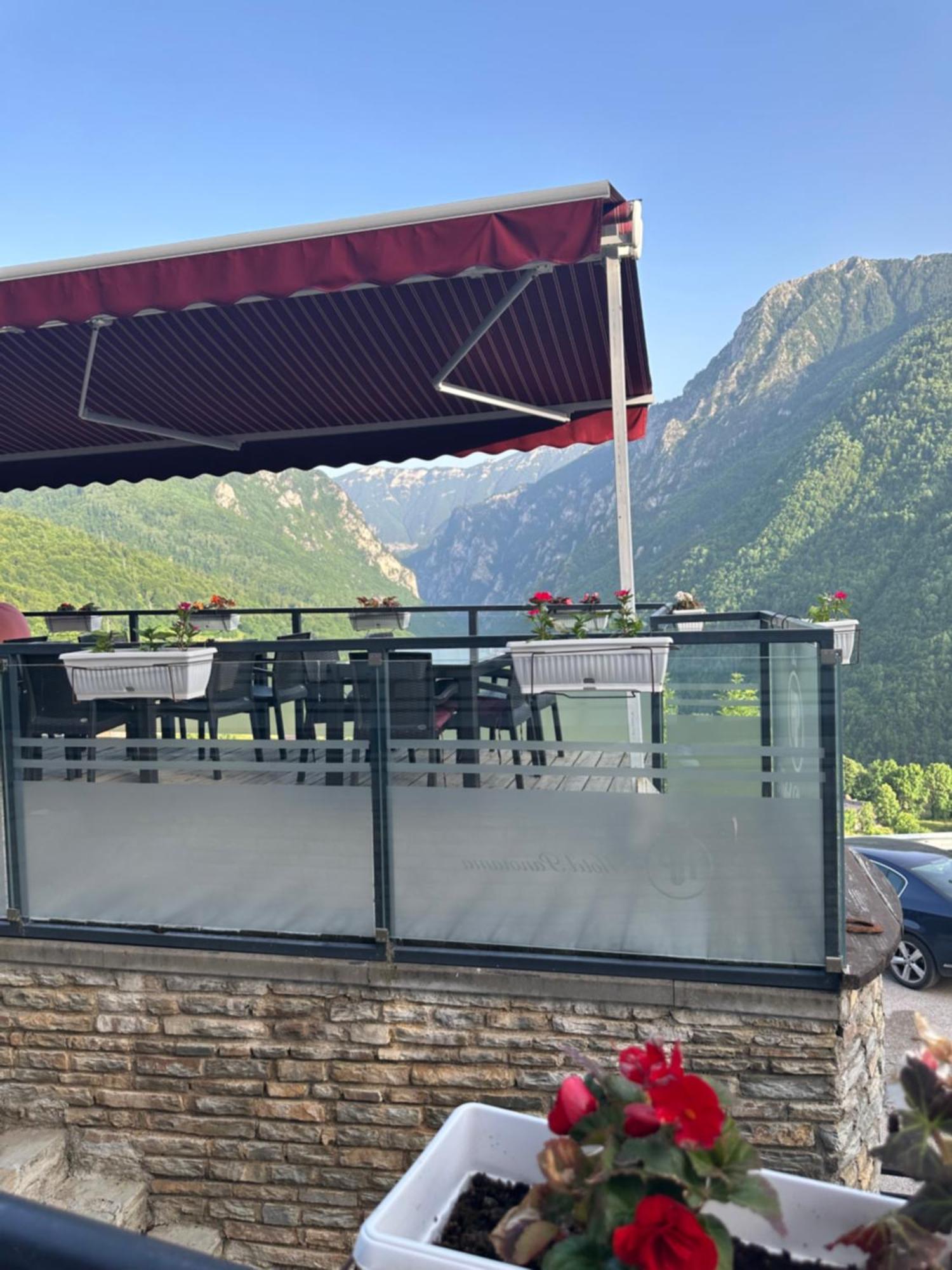 Hotel Panorama Rugove Печ Екстериор снимка